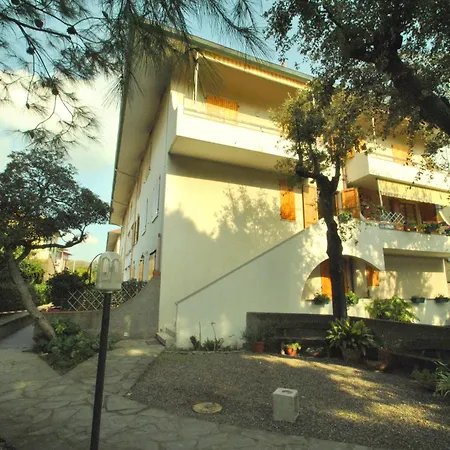Apartment Pino Italico
